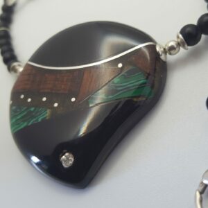 Collier-médaillon chataigne "Malacor"