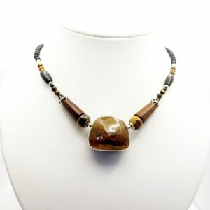 Collier-Médaillon Ambre serti  AMSER