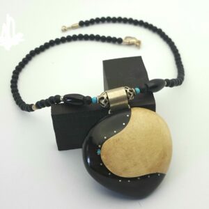 Collier - Médaillon "Chataigne" Hoeb